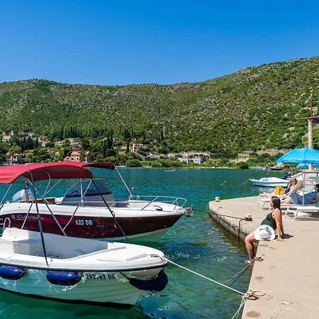 Small And Friendly Traditional Apartment *