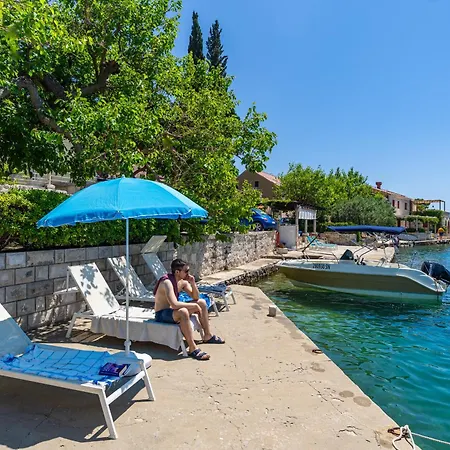 Small And Friendly Traditional * Zaton (Dubrovnik-Neretva)