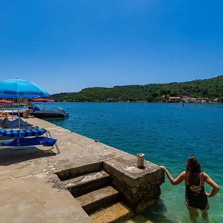 Small And Friendly Traditional Apartman Zaton